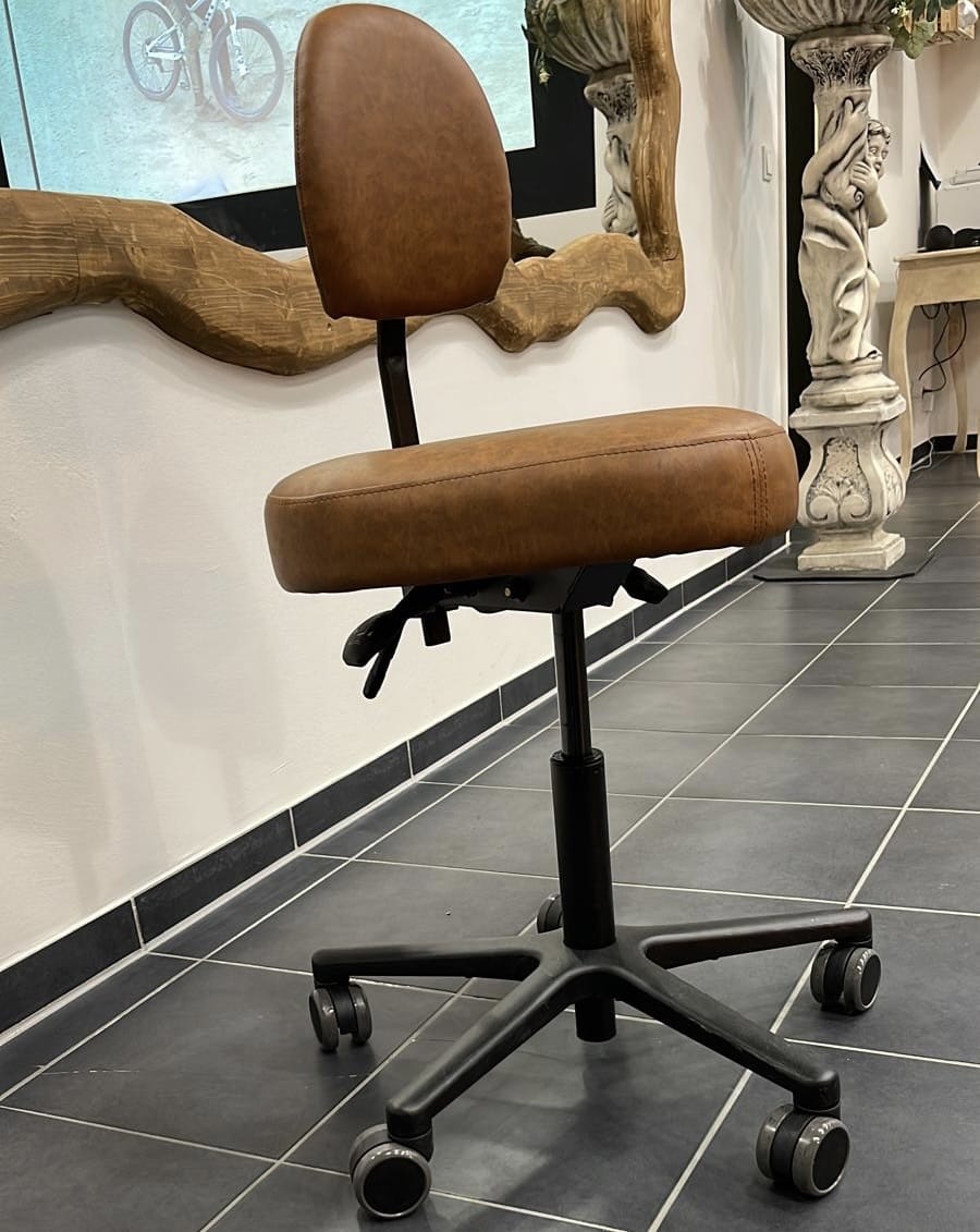 TIBI T5 Arbeits Hocker mit Rückenlehne