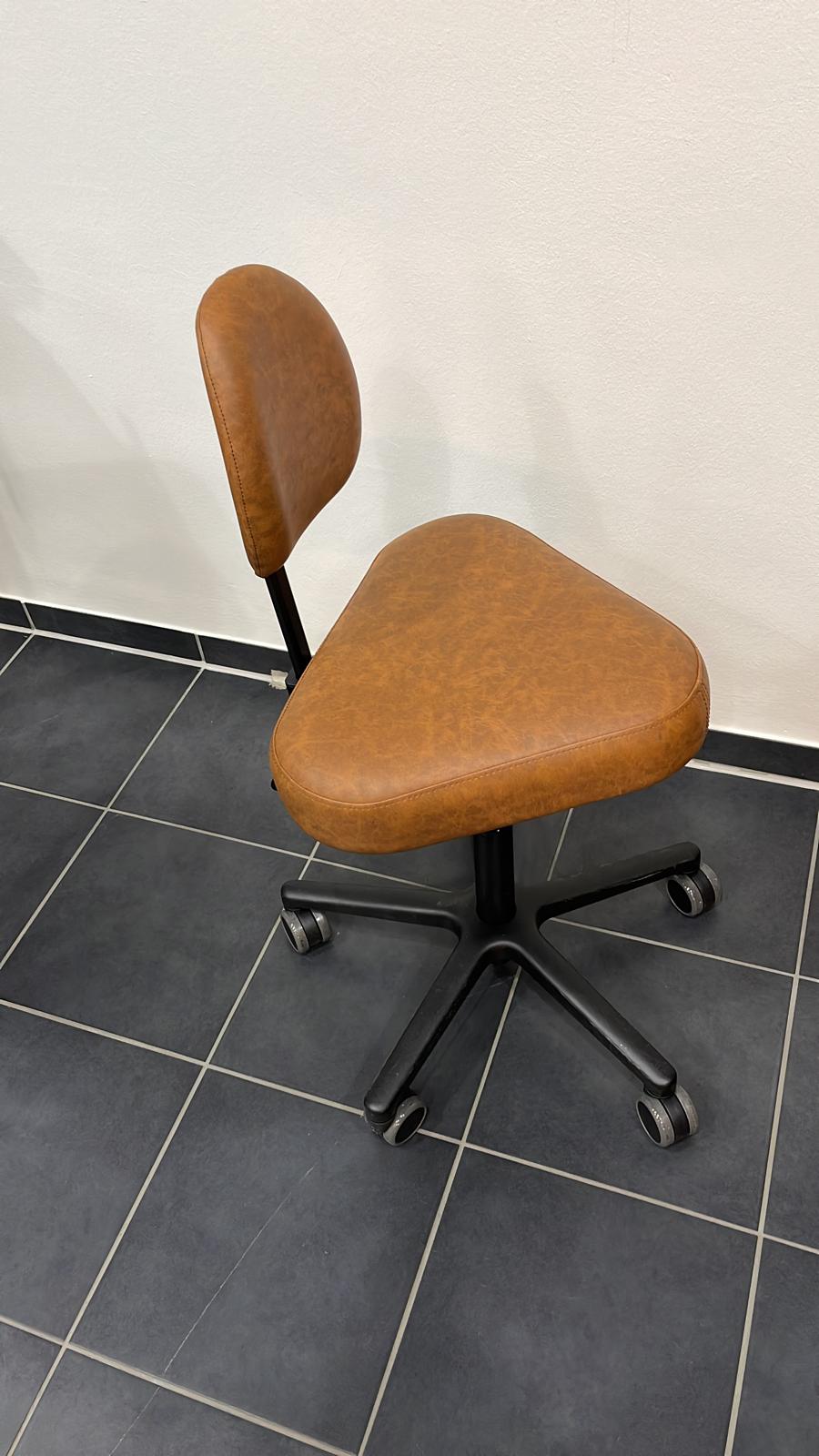 TIBI T5 Arbeits Hocker mit Rückenlehne