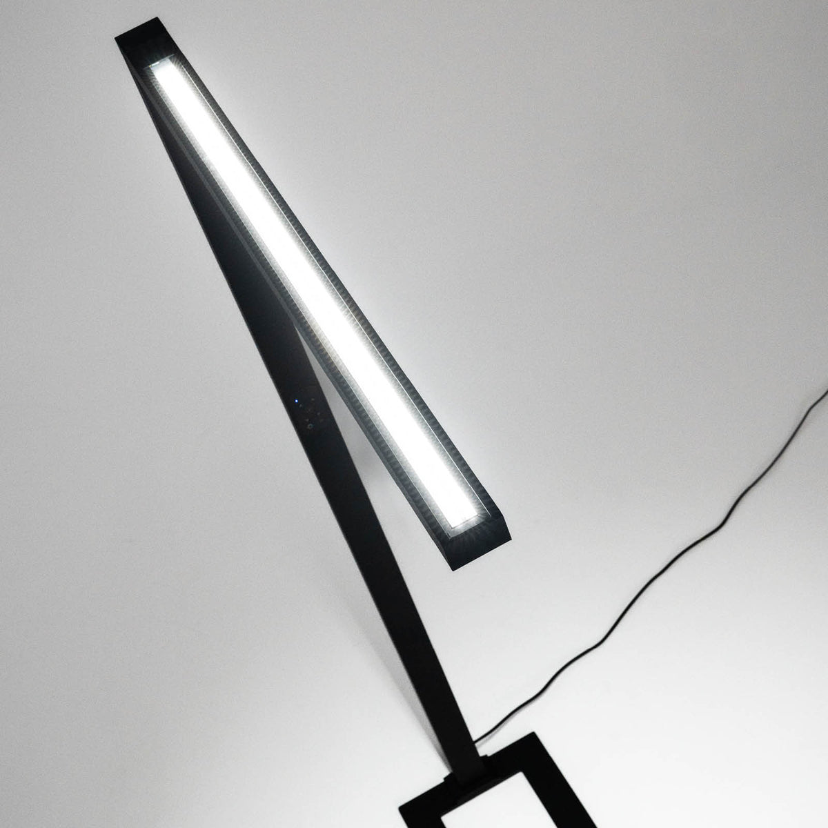 Lamp Pro- Smarte LED Lampe mit einstellbarer Helligkeit und Touchsteuerung